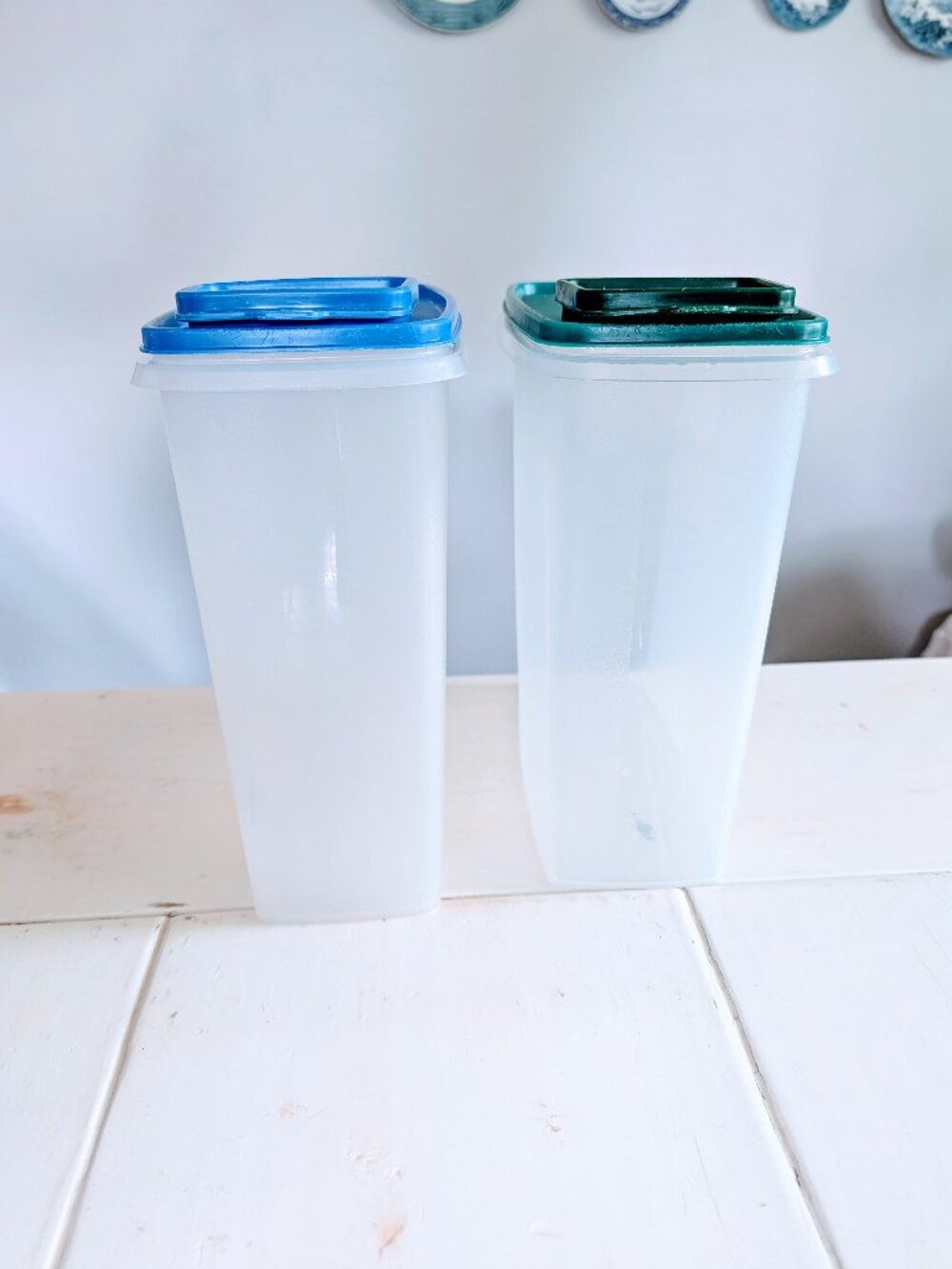VTG Set of 2 Tupperware Cereal Keeper Store N Pour Containers Blue Green Flip
